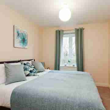 Westside Apartments :Cosy 2 Bed 2 Bath Flat Rooms