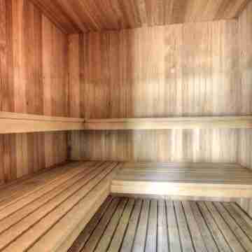 Hot tub, Sauna, summer Pool in The Great Outdoors! Clean & comfy beds. Fitness & Recreational Facilities