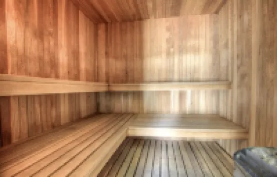 Hot tub, Sauna, summer Pool in The Great Outdoors! Clean & comfy beds.