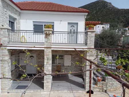 Quaint Village Getaway - Mountain & Ocean Views Отели в г. Дельвина