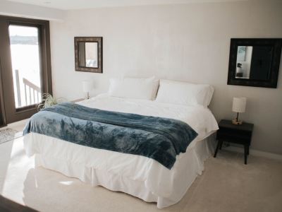 Waterfront Hillside Villa- Resort where luxury & nature unite