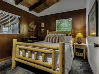 Vintage Smith Lake Retreat! Hotels in Walker County