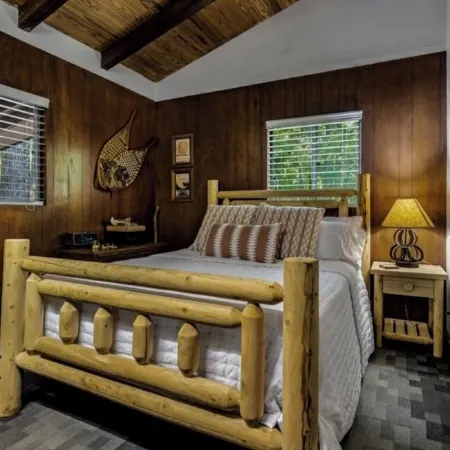 Vintage Smith Lake Retreat!