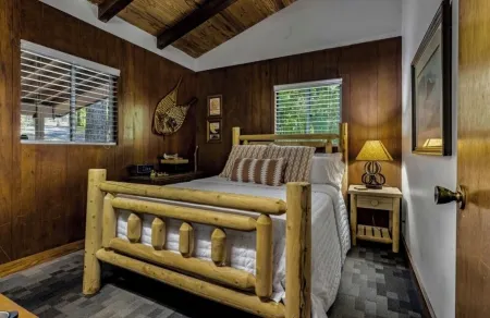 Vintage Smith Lake Retreat!