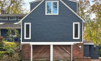 Cozy DIX Hills Apt w/ Deck ~ 7 Mi to Beach!