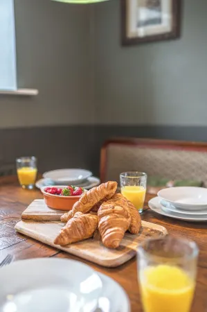 Silverdale Cottage Lake District/LancashireTwo double, one twin Отели в г. Ланкастер Дистрикт