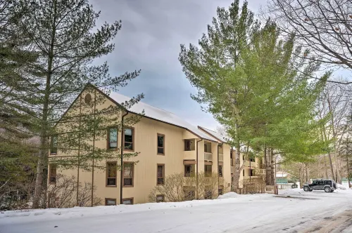 Riverfront Lincoln Condo 1 Mi to Loon Mountain! - Spa