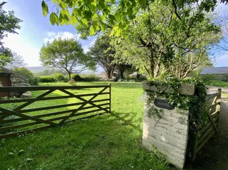 Hendy Cottage Отели в г. Лланаелхаерн