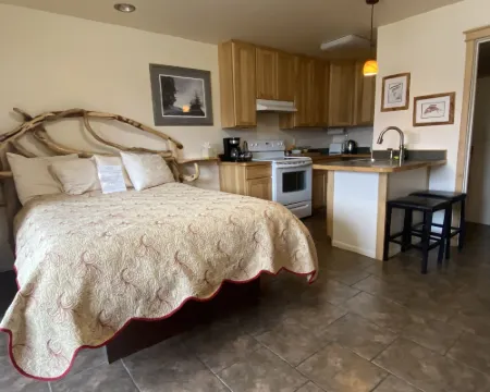 Front Row Bed and Breakfast Hotels in Seward