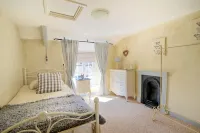 Hillside Cottage - 4-Star