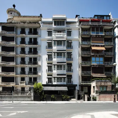 Hotel Niza Hotels near Beach of La Concha