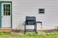 Charming Watkins Glen Home w/ Deck & Yard! - parking