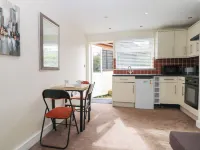 Mutley Hall Hotels in Bognor Regis