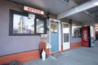 金盤汽車旅館 FIELDS Quesnel附近的飯店