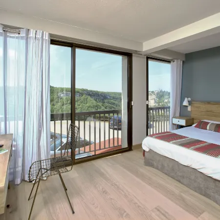 Logis Hôtels - le Belvédère - Hôtel 2 étoiles et Restaurant