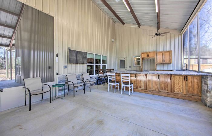 Home w/ Screened Porch - Near Toledo Bend Lake!