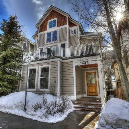 Lux Home with Gas Fireplace, Hot Tub, 8 Min to Lift 7 - Bunk Room for Kids! Home
