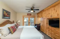 Riverside Condo, Walk Everywhere Viking Lodge 212 Condo
