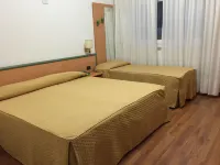 Hotel Iris فنادق في نيرفي