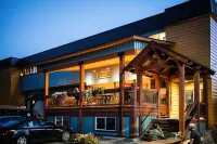 The Raging Elk Adventure Lodging Hotels in Fernie