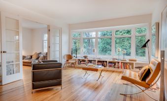 Open Layout and Patio! Cozy 2Br by the Uw Arboretum 2 Bedroom Home by RedAwning