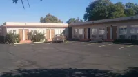 Budget Inn Motel - parking