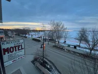 Raccoon Lodge Motel