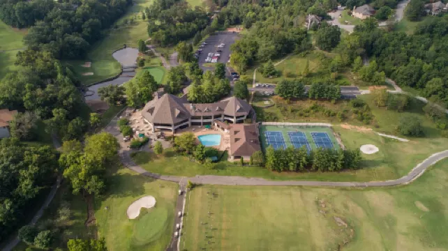 Whispering Woods Lodge-Sleeps 10 Home