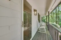 Pet-Friendly Athens Stay, Sanford Stadium 3 Mi - Kitchens