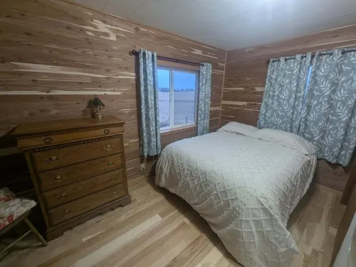 Private, Cozy, Driftless 2BR Farmhouse on 80 acres, 2 miles from Viroqua, WI