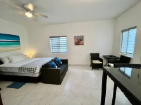 Cozy studio on Venetian Road