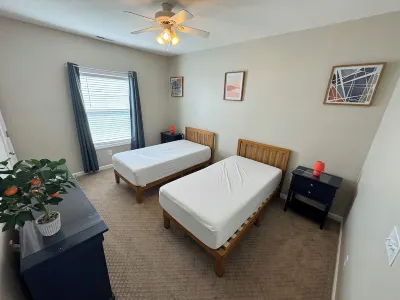 2 bedroom - pool and parking in central Lewes Hotels near Outlets Delaware