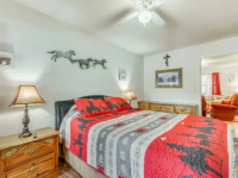 Eagle's Nest - Hot Tub, Deck & Prime Location 2 Bedroom Cabin Hotels in Cloudcroft