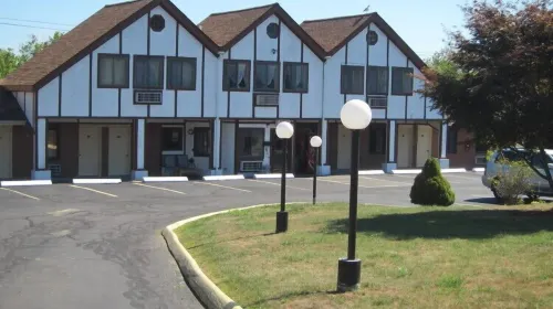 Lamplighter Motel - Clinton, Connecticut Hotels in Madison