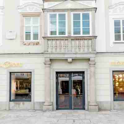 Motel One Linz-Hauptplatz Hotel Exterior