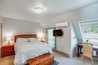Ski, Hike & More: Year-round Gem in Windham - Homestays