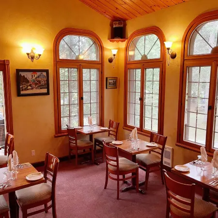 Auberge Alpine Inn