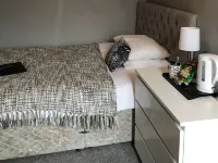 Kingsmere Guest House Hotels near Sambuca 1