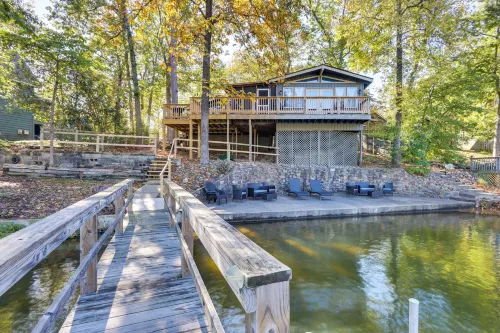 Private Dock & Deck: Lakefront Hot Springs Home! - Wifi