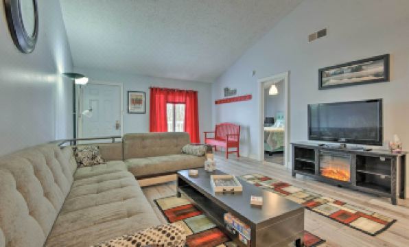 Mount Pocono Condo w/ Balcony, Near Mt Airy Casino