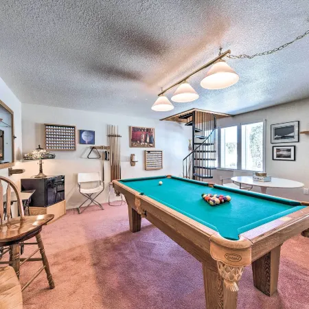 Bright Cloudcroft Condo w/ Game Room + Deck!