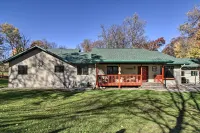 Cabin w/ Fire Pit & Movie Room, 1 Mi to Lake - Wifi