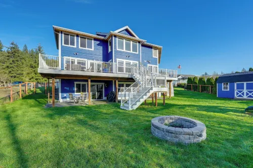 Stunning Mount Vernon Home w/ Big Lake Views! - 3-Star