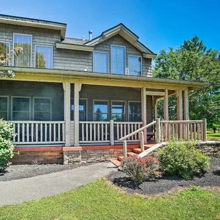 Conneaut Lake Home with Yard, 1/2 Mi to Beach/Park