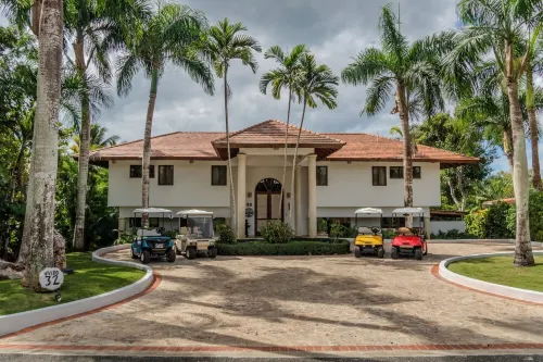 Luxury 5BR Villa - Pool, Beach, Golf & Spa Retreat - Housekeeper Included