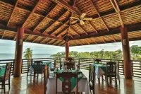Grafton Beach Resort Hotels in Black Rock