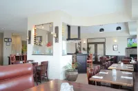 Quality Inn & Suites Edmonton International Airport - Breakfast