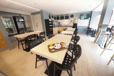 Brit Hotel Essentiel Arverne - Clermont-Ferrand Sud