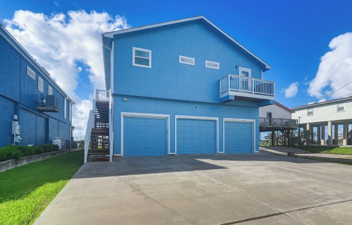 Galveston Bay Views and Pier! San Leon Gulf Getaway