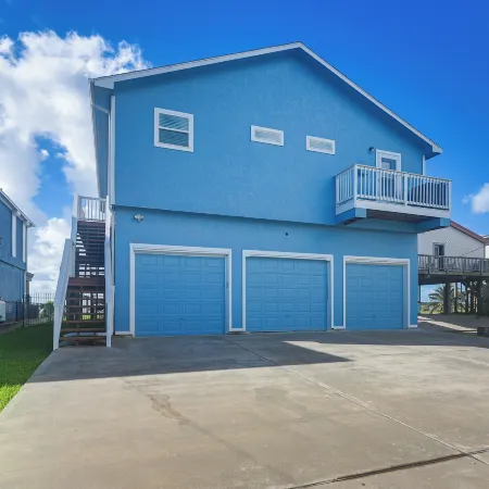 Galveston Bay Views and Pier! San Leon Gulf Getaway